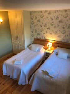 Postel nebo postele na pokoji v ubytování A Selection of Self Catering Holiday Homes at Kilcloon Cottages