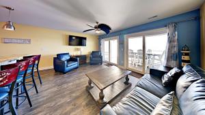 A seating area at Put-in-Bay Waterfront Condo #204