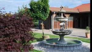 a fountain in the middle of a yard at Gestüt Tiefenhof in Nittenau