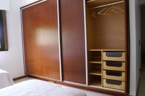 a closet with wooden doors in a bedroom at Departamentos Misiones in Posadas