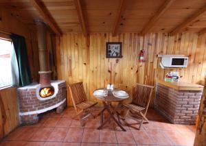 Kuchyň nebo kuchyňský kout v ubytování Cabañas El Estribo Hotel