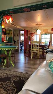 A restaurant or other place to eat at Klutina Kate's B&B