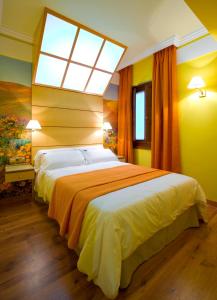 Postel nebo postele na pokoji v ubytování Suites Gran Vía 44