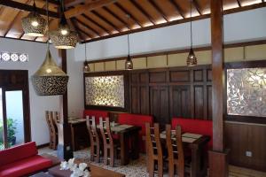 Puri Langenarjan Guest House休息區