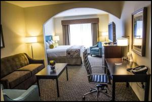 Postel nebo postele na pokoji v ubytování Best Western Plus Dayton