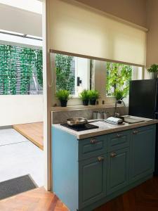 A kitchen or kitchenette at White Tree Residence
