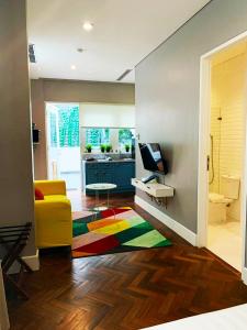 A seating area at White Tree Residence