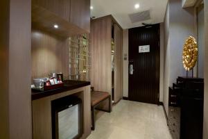 Kuchyň nebo kuchyňský kout v ubytování Aston Priority Simatupang Hotel and Conference Center