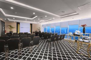 Posezení v ubytování Aston Priority Simatupang Hotel and Conference Center