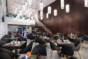 Restaurace v ubytování Aston Priority Simatupang Hotel and Conference Center