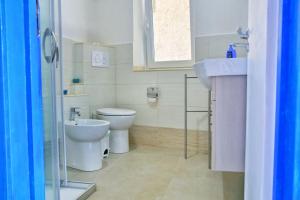 A bathroom at Finestra Sul Mare