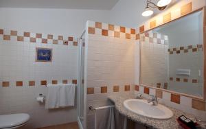 Koupelna v ubytování Hotel Costa Caddu