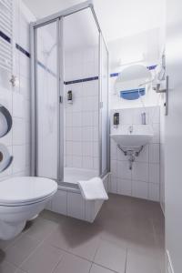 Ein Badezimmer in der Unterkunft a&o Köln Dom