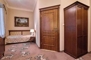 Posteľ alebo postele v izbe v ubytovaní Hotel Koronny
