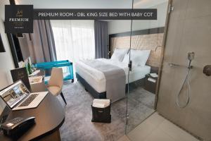 PREMIUM Wellness & Wine Hotel Znojmo客房内的一张或多张床位