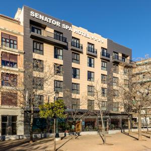 uma representação do exterior do Hotel Spa Senador em Senator Granada em Granada