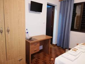 TV a/nebo společenská místnost v ubytování Residência Livramento