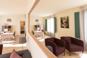 a living room with chairs and a table at Be Barcelona Eixample Urquinaona II in Barcelona