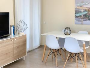 TV a/nebo společenská místnost v ubytování Cosy Flats Alicante