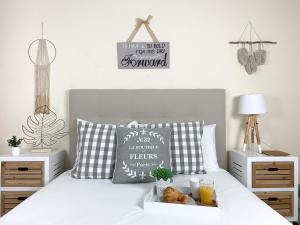 Postel nebo postele na pokoji v ubytování Cosy Flats Alicante