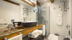 Ванна кімната в Michaelson Boutique Hotel