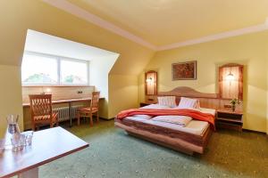 
Ein Bett oder Betten in einem Zimmer der Unterkunft Landhotel Zellerhof
