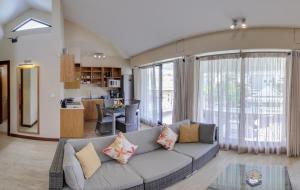 Et sittehjørne på Villasun Luxury Apartments & Villas