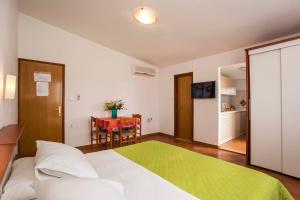 Postel nebo postele na pokoji v ubytování Apartments Romano