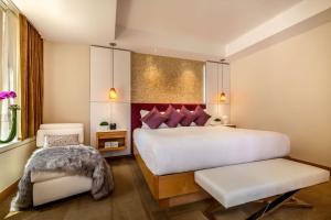 Postel nebo postele na pokoji v ubytování Concorde Hotel New York