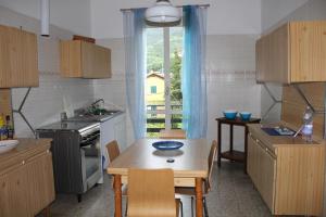 A kitchen or kitchenette at Stunning Aptm in Villa