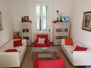 A seating area at Stunning Aptm in Villa