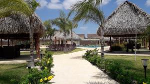 a path leading to a resort with a swimming pool at Coronado Beach Paradise in El Llano del Medio