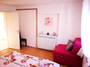 Posezení v ubytování Apartman "Sabine red" with heated pool + 37 fotografií