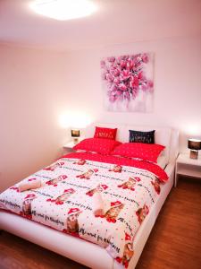Katil atau katil-katil dalam bilik di Apartman "Sabine red" with pool