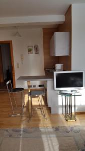 TV a/nebo společenská místnost v ubytování Haus Schönblick - wunderbare Zentrumslage