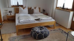 Postel nebo postele na pokoji v ubytování Haus Schönblick - wunderbare Zentrumslage
