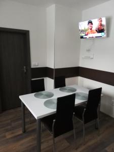 TV a/nebo společenská místnost v ubytování Apartmany Agatha
