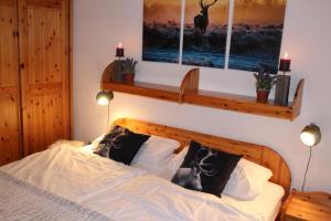 Tempat tidur dalam kamar di Ferienwohnung im Landhausstil