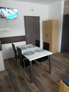 TV a/nebo společenská místnost v ubytování Apartmany Agatha