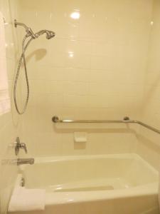 Een badkamer bij Colton Inn