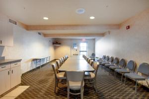 a conference room with a long table and chairs at El Paso Inn in Ysleta +43 photos