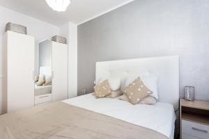 Katil atau katil-katil dalam bilik di Home2Book Charming Caletillas Pool +25 gambar