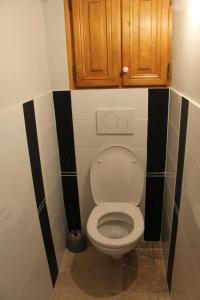 Ein Badezimmer in der Unterkunft appartement style chalet centre Barcelonnette