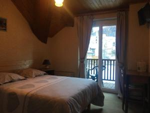 Un pat sau paturi într-o cameră la Le Guilazur