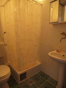 Koupelna v ubytování Apartments Adria