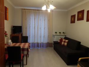 Televízia a/alebo spoločenská miestnosť v ubytovaní Apartment Gdańsk Wrzeszcz
