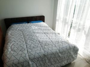 Postel nebo postele na pokoji v ubytování 2 Carpark GEP 5 Star Hotel Bed & Sofa Studio + 20 fotografií