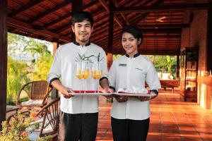 Členové personálu v ubytování Farmhouse Resort & Spa + 37 fotografií