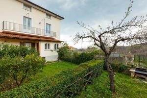 Imagen de la galería de Casa De Luca - appartamento con 3 camere 2 bagni e cucina in centro a Ceraso - fino ad 8 persone, en Ceraso