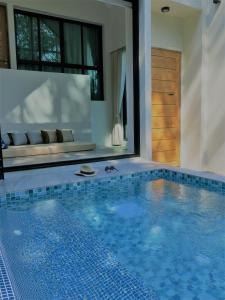 Bazén v ubytování Mook Lamai Resort and Spa nebo v jeho okolí